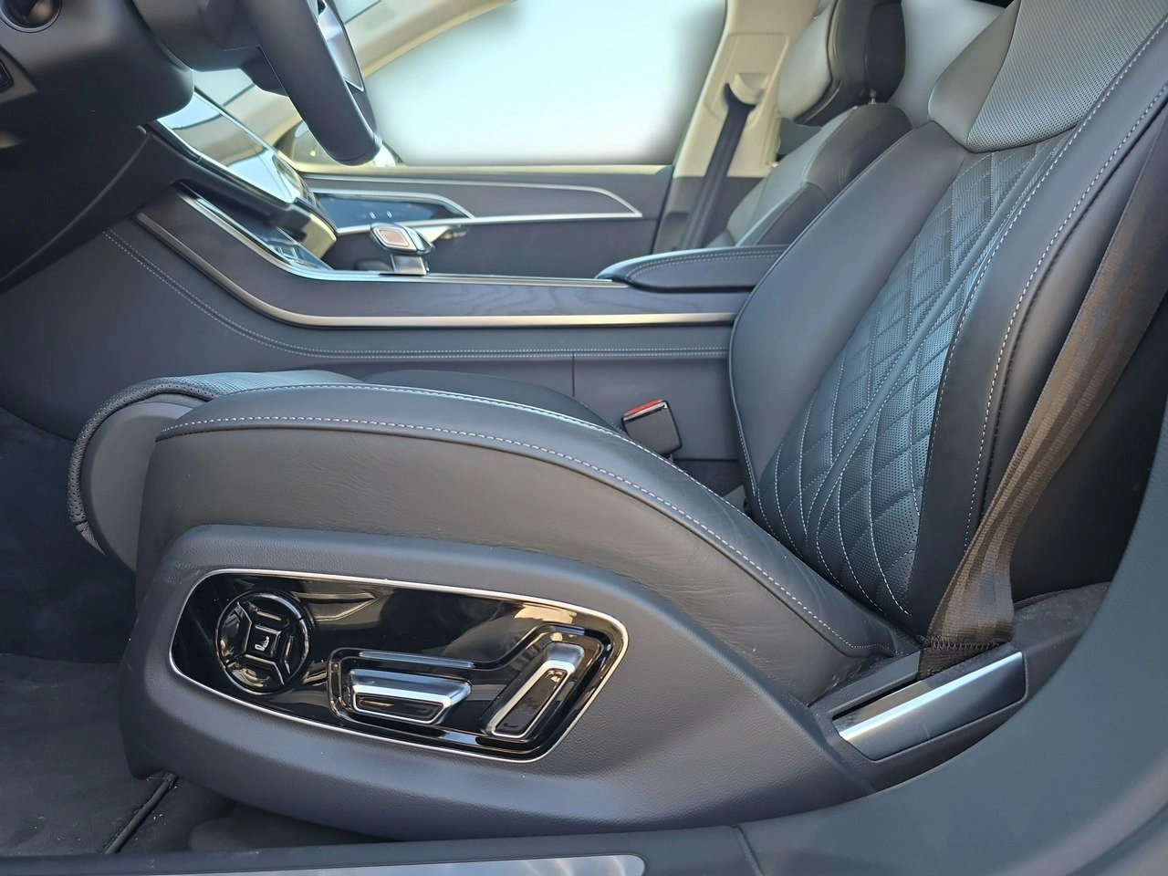 Audi A8 - Zdjęcie 18