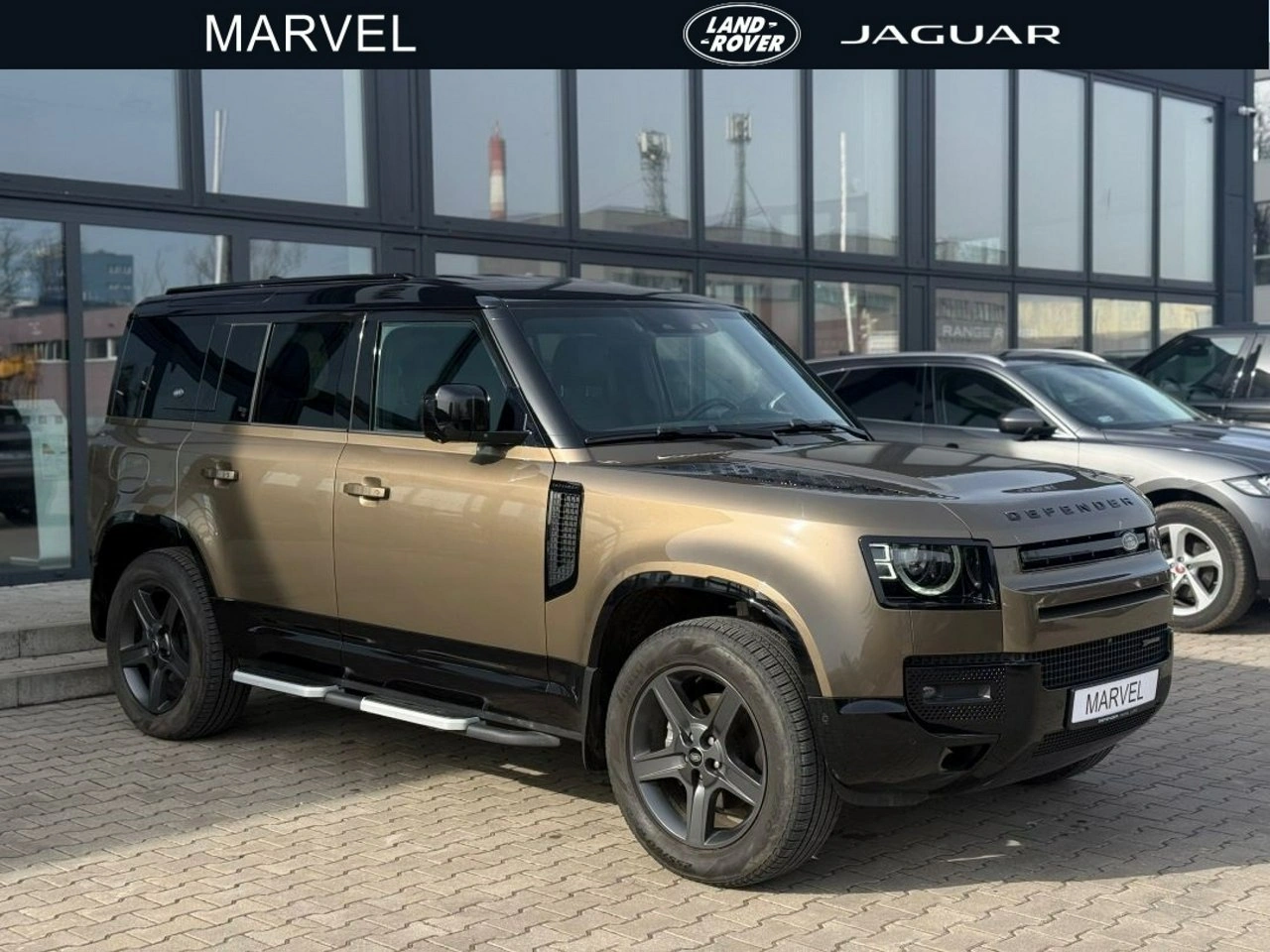 Land Rover Defender - Główne zdjęcie