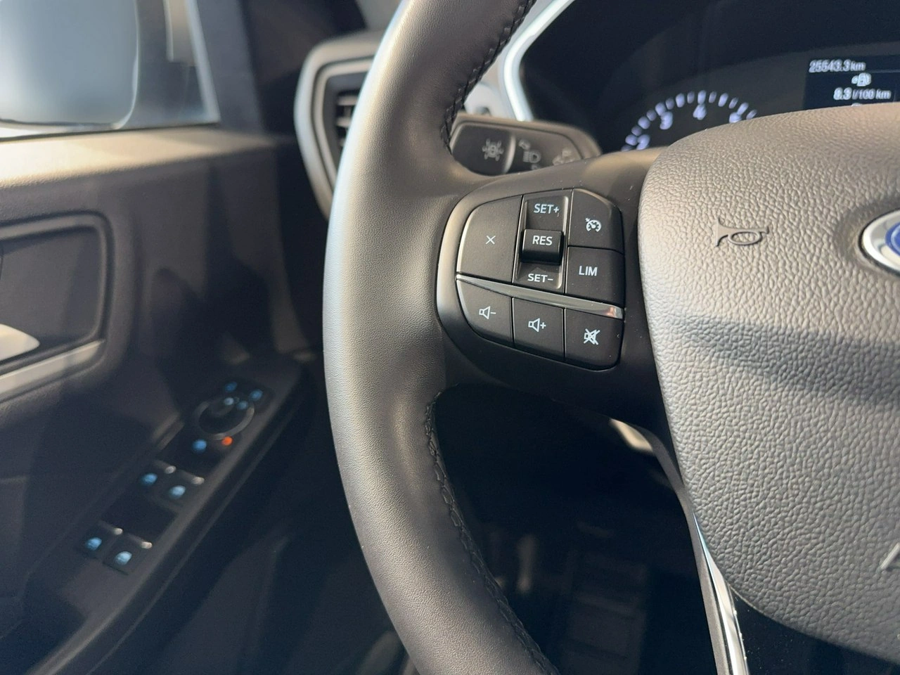 Ford Kuga - Zdjęcie 16