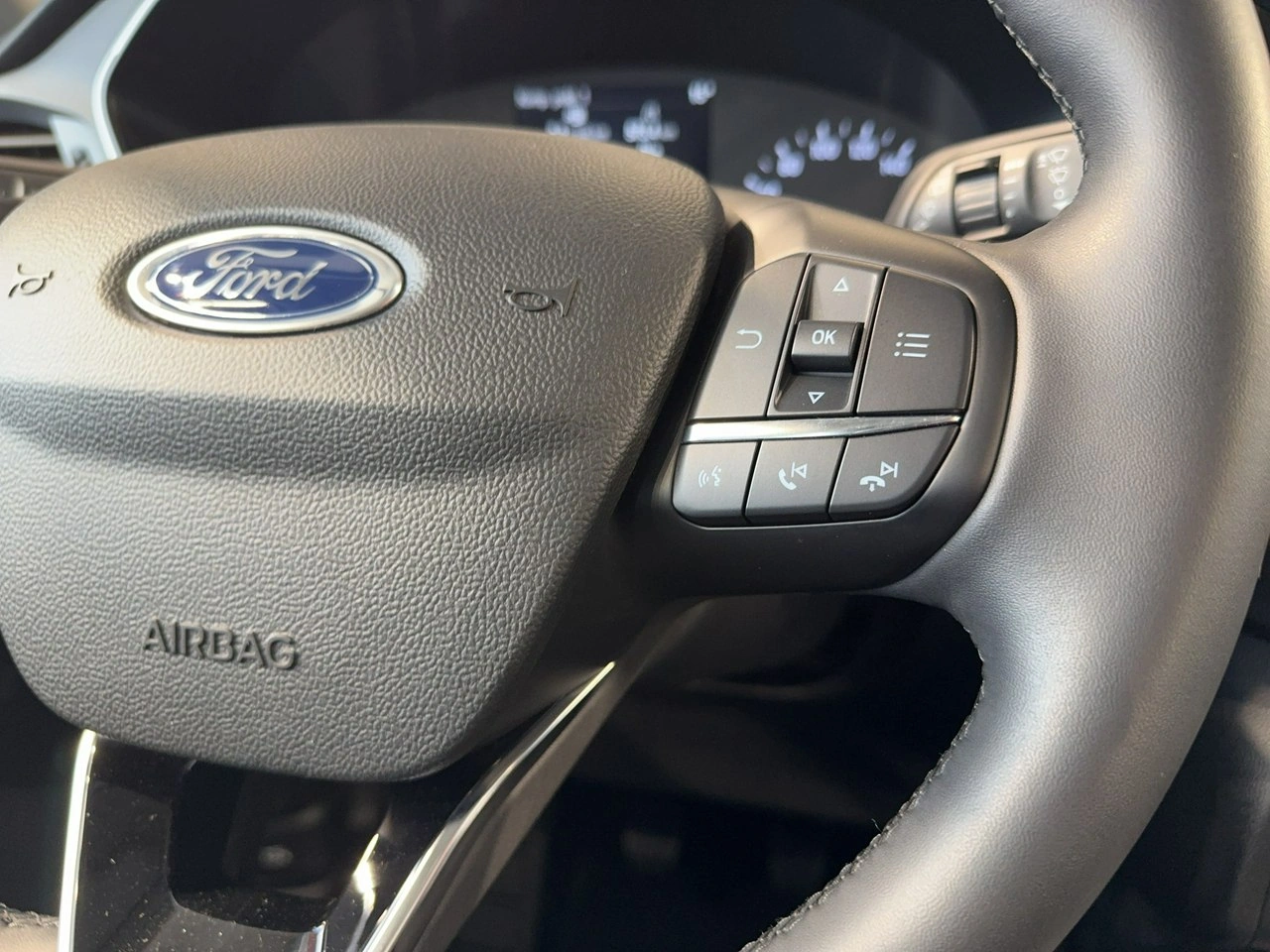 Ford Kuga - Zdjęcie 17