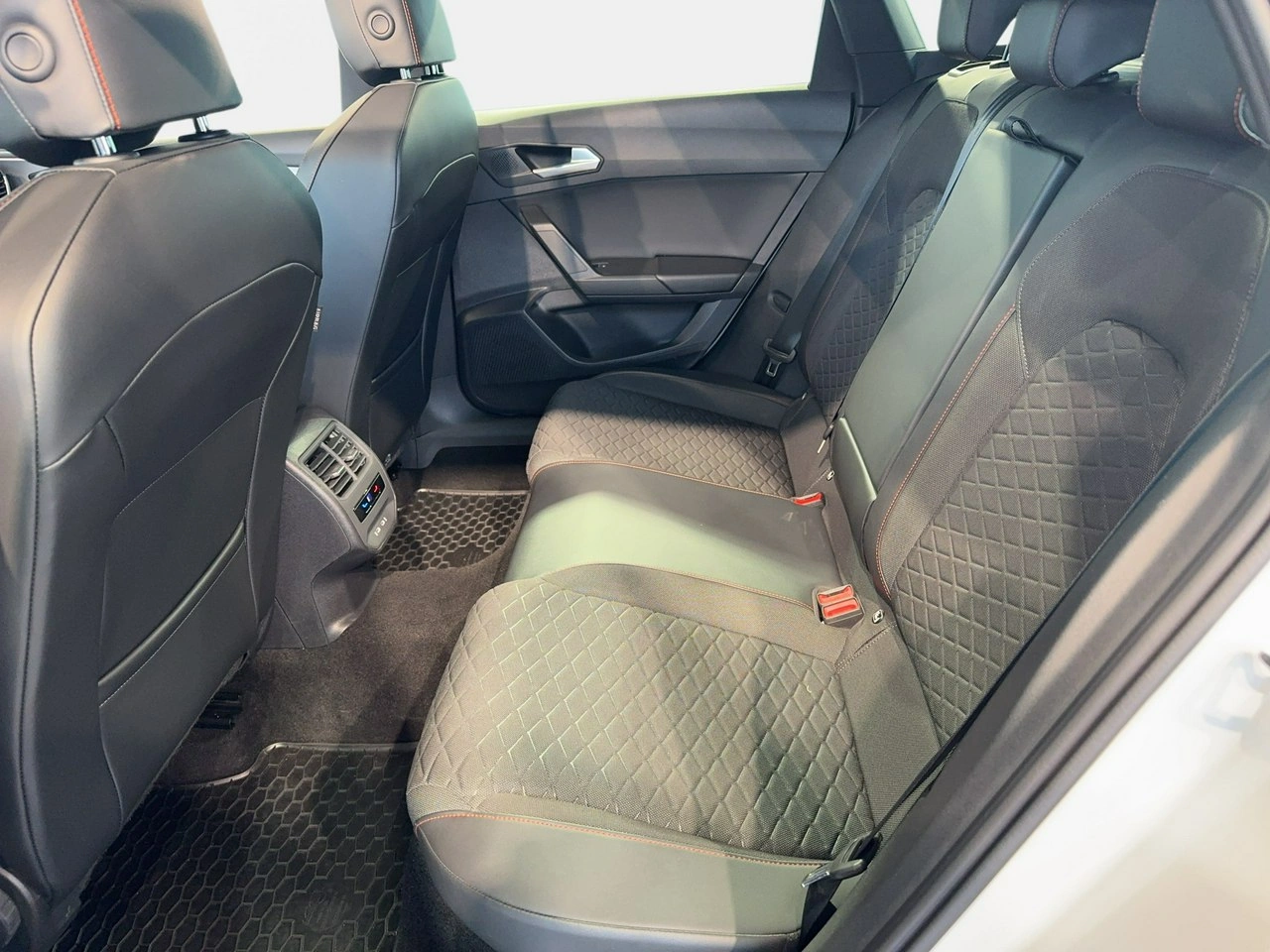 Seat Leon Sportstourer - Zdjęcie 13