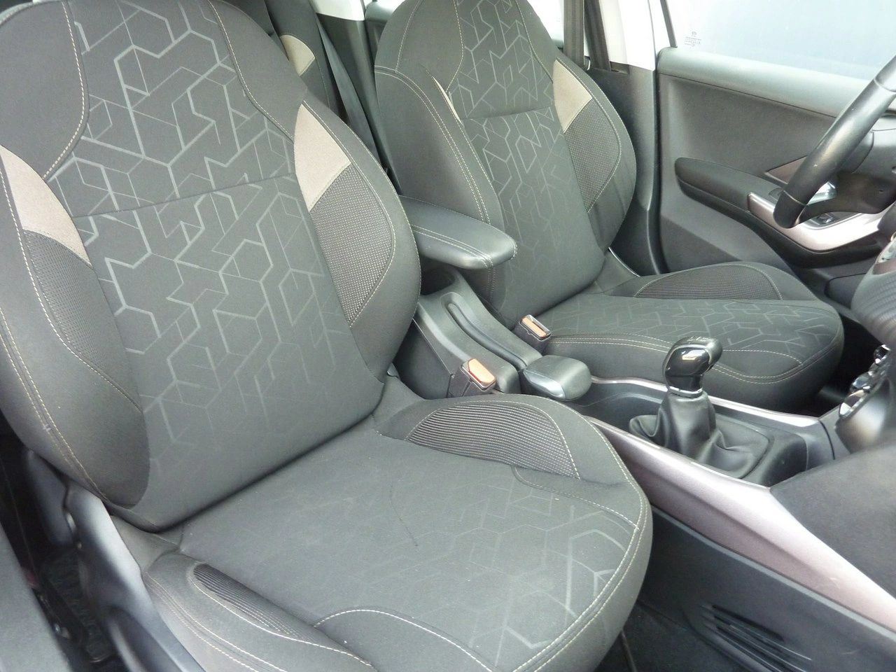 Peugeot 2008 - Zdjęcie 15