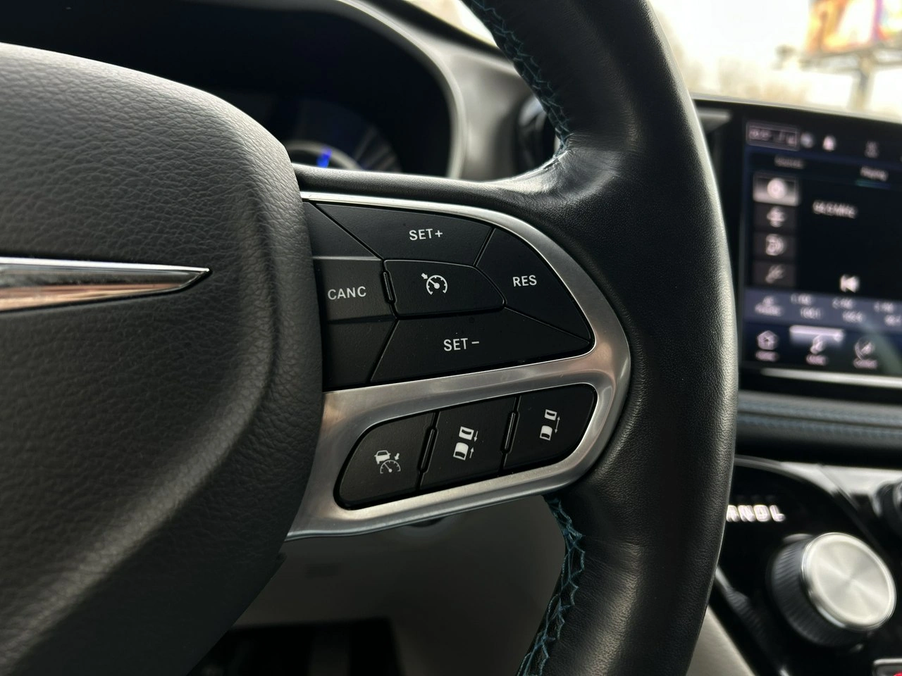 Chrysler Pacifica - Zdjęcie 17