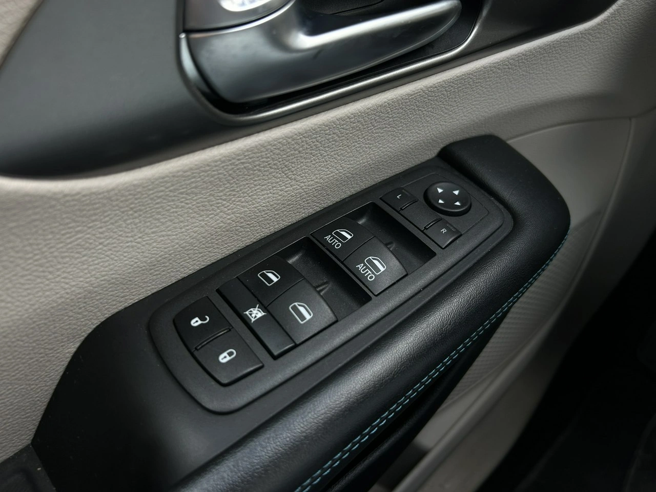 Chrysler Pacifica - Zdjęcie 30