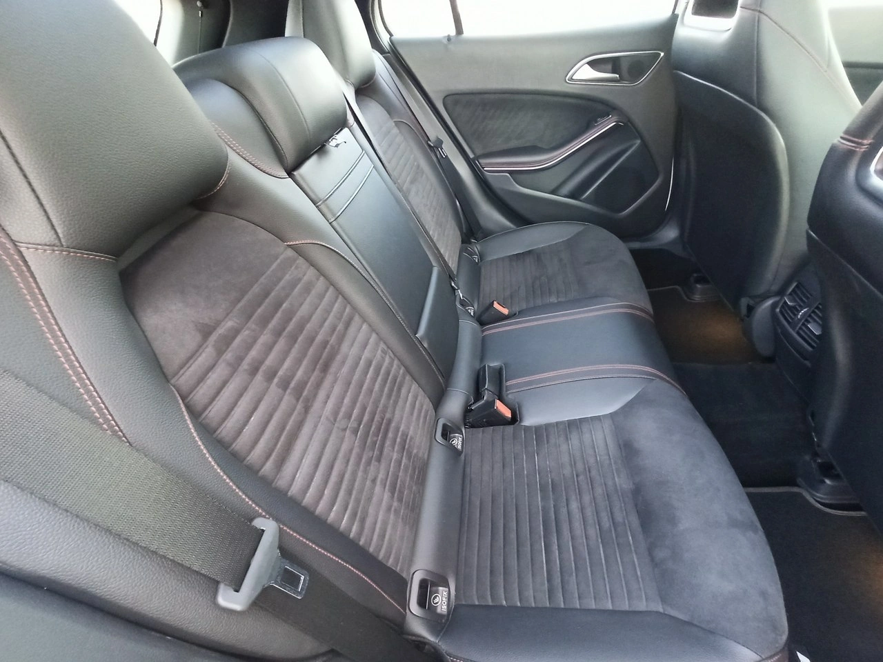 Mercedes GLA 220 - Zdjęcie 9