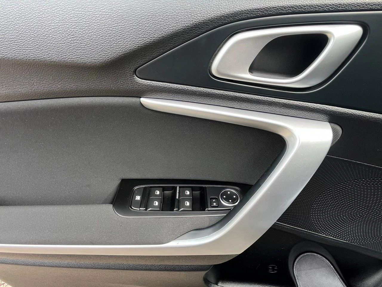 Kia Ceed - Zdjęcie 17