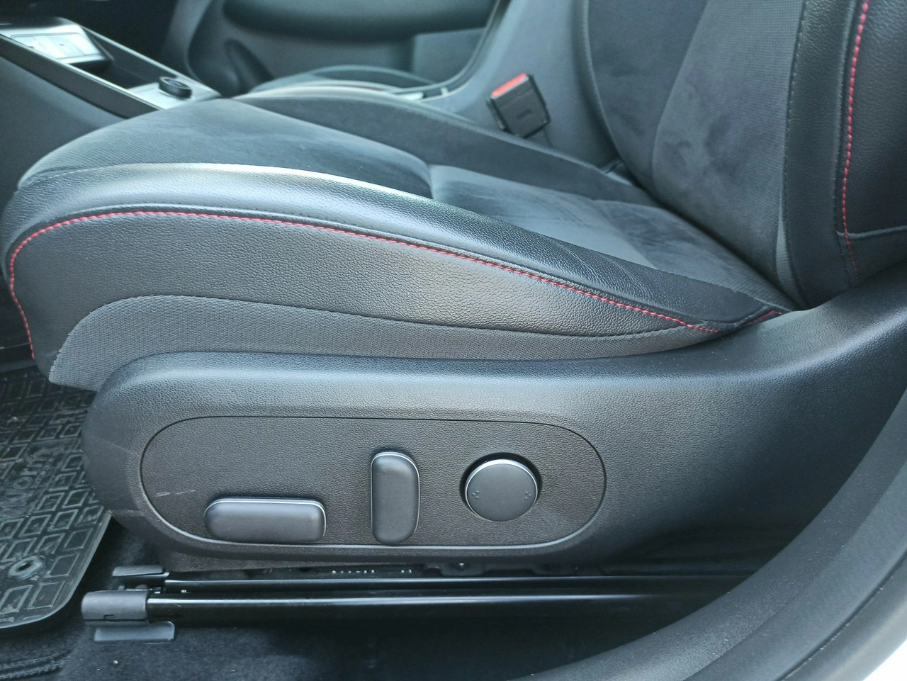 Hyundai Kona - Zdjęcie 12