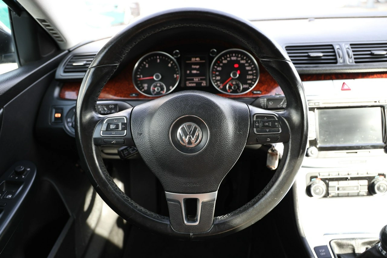 Volkswagen Passat - Zdjęcie 15