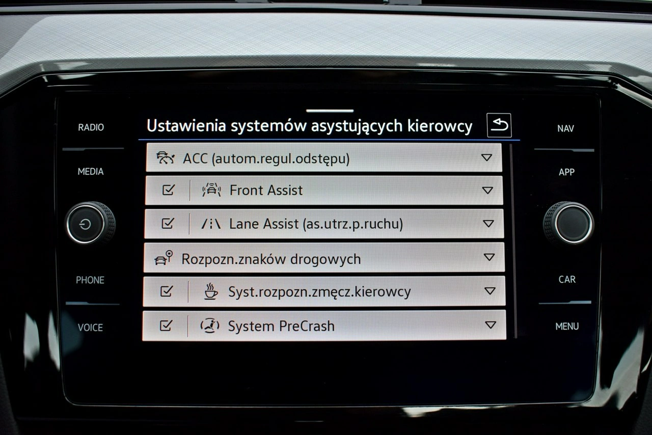 Volkswagen Passat - Zdjęcie 21