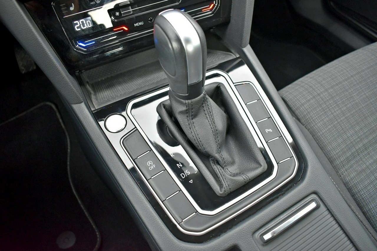 Volkswagen Passat - Zdjęcie 25