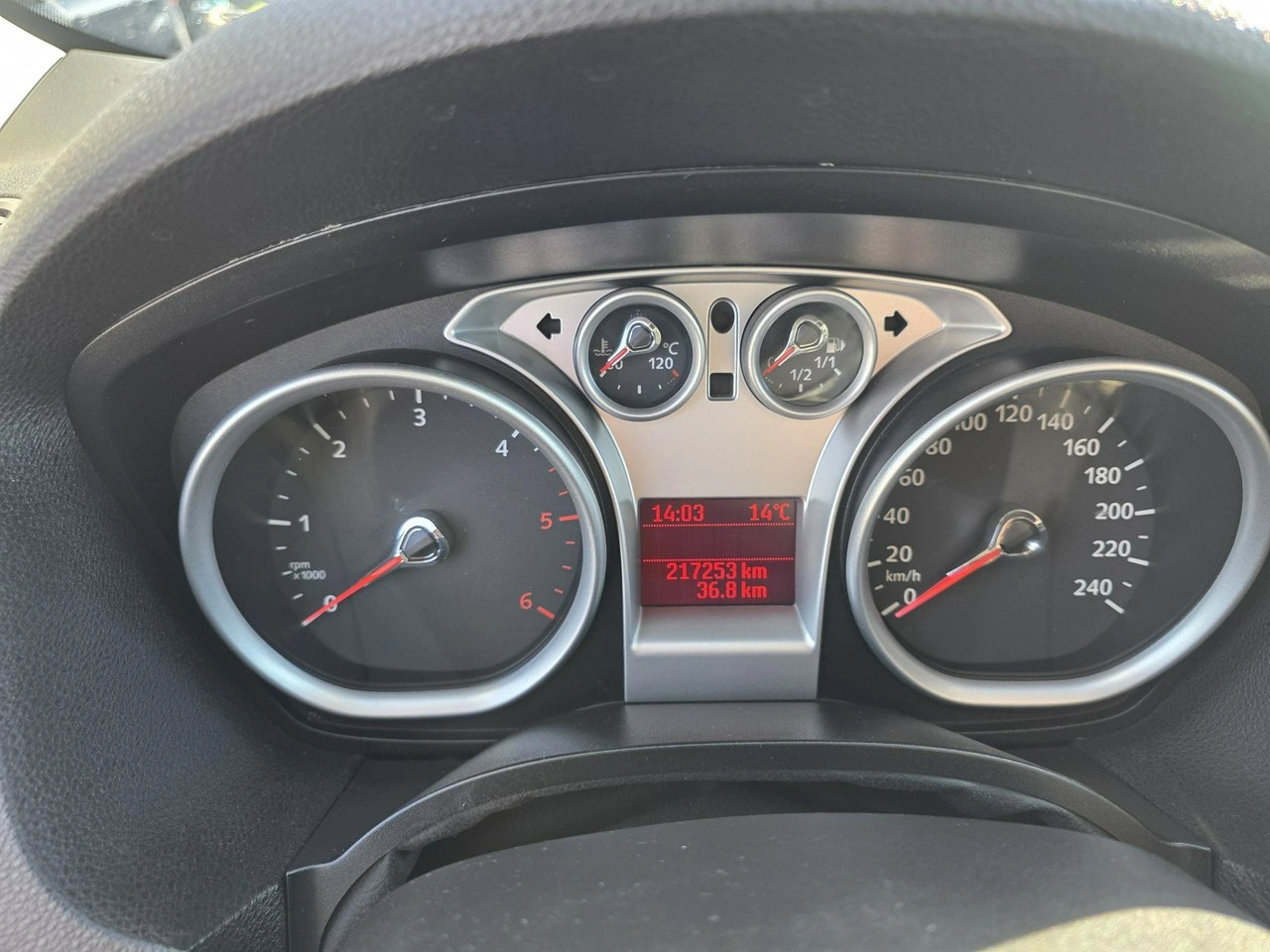 Ford Kuga - Zdjęcie 13