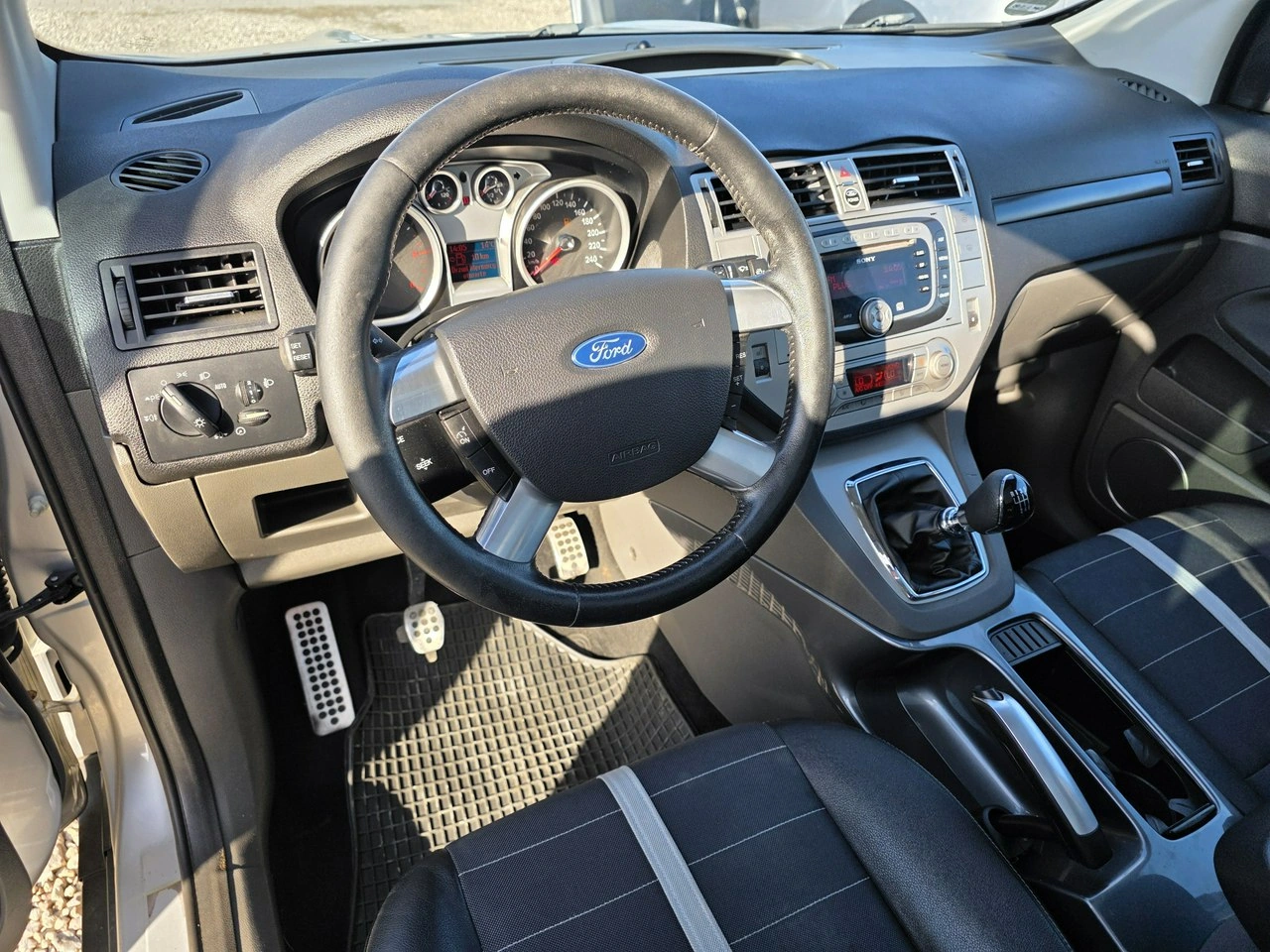 Ford Kuga - Zdjęcie 18