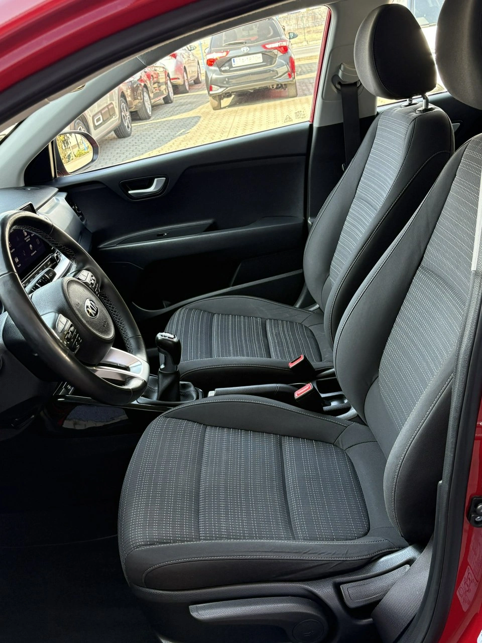 Kia Stonic - Zdjęcie 12