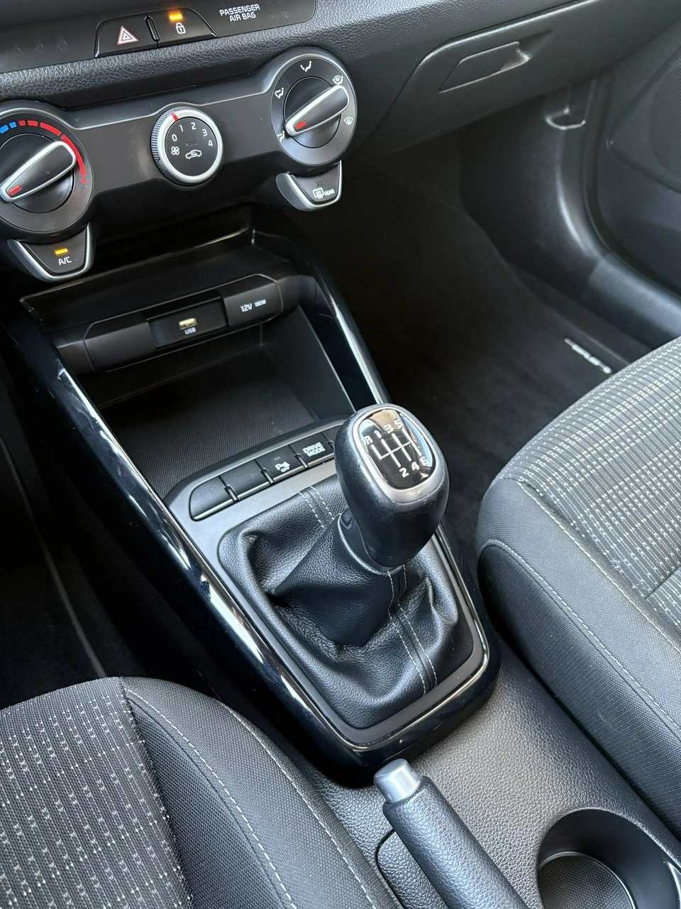 Kia Stonic - Zdjęcie 24