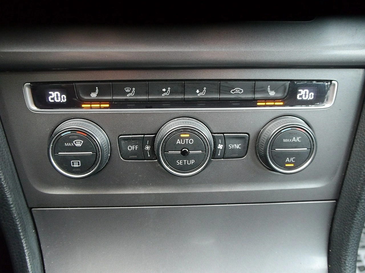 Volkswagen Golf - Zdjęcie 28