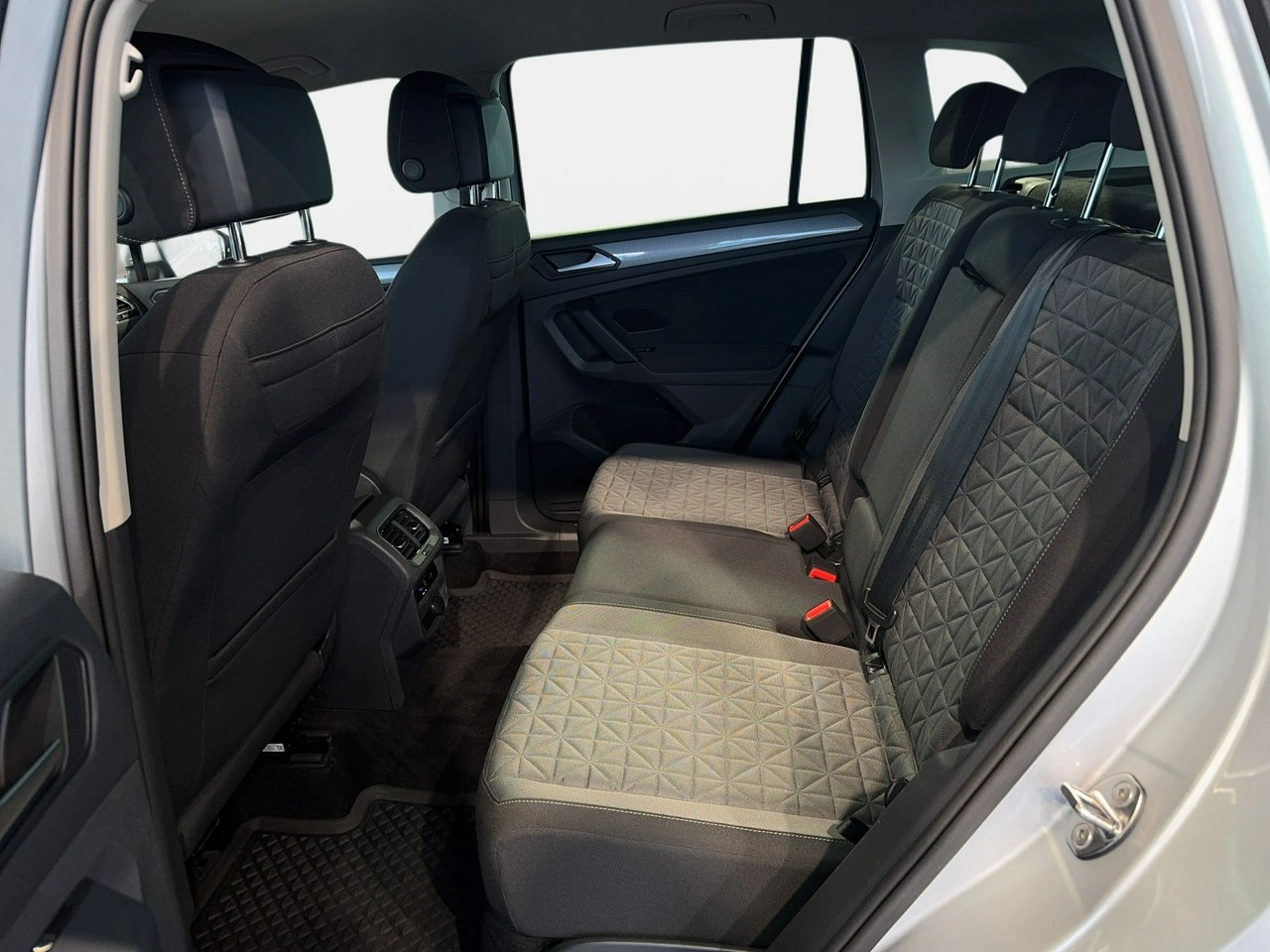 Volkswagen Tiguan - Zdjęcie 12