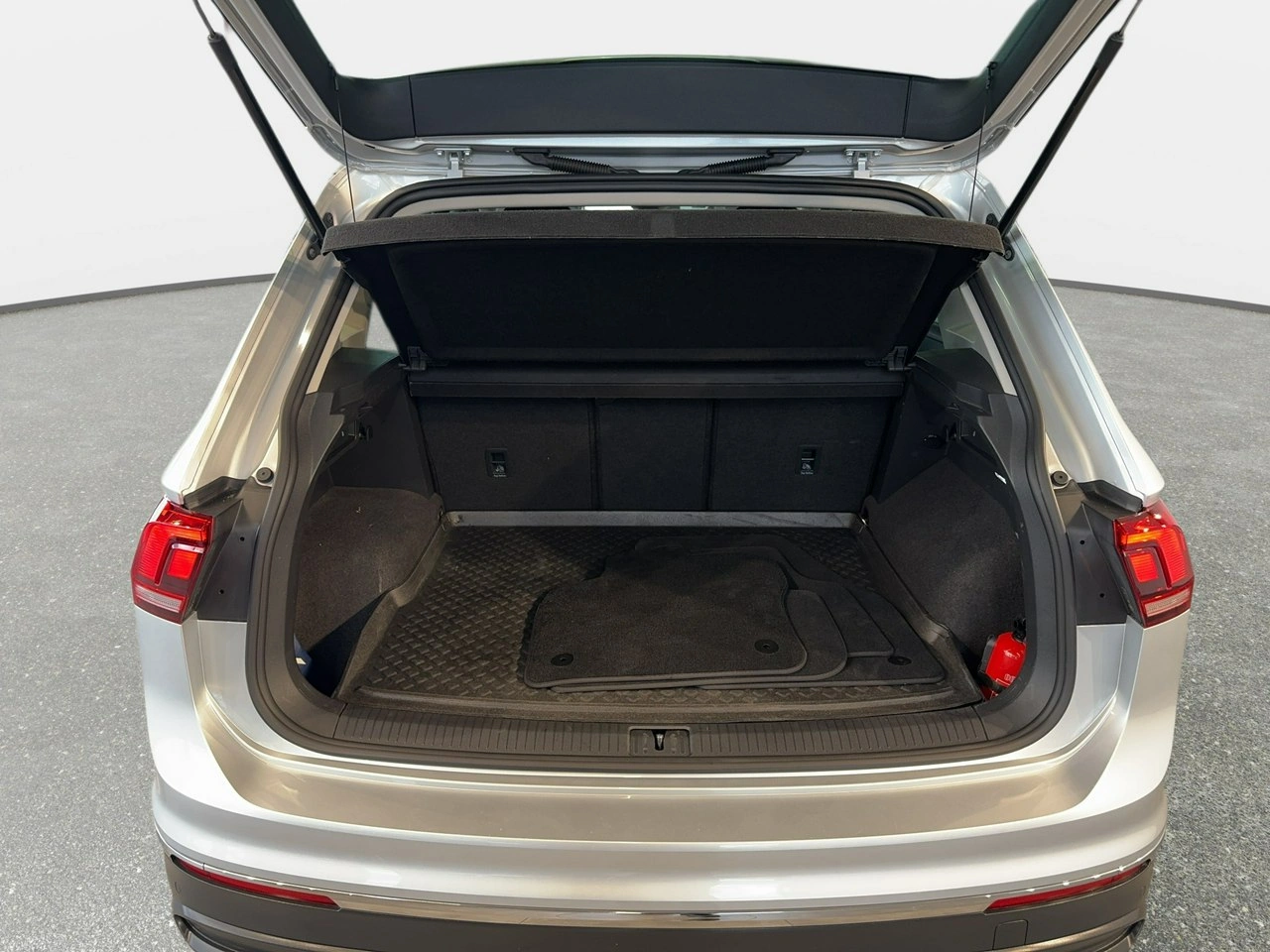 Volkswagen Tiguan - Zdjęcie 13