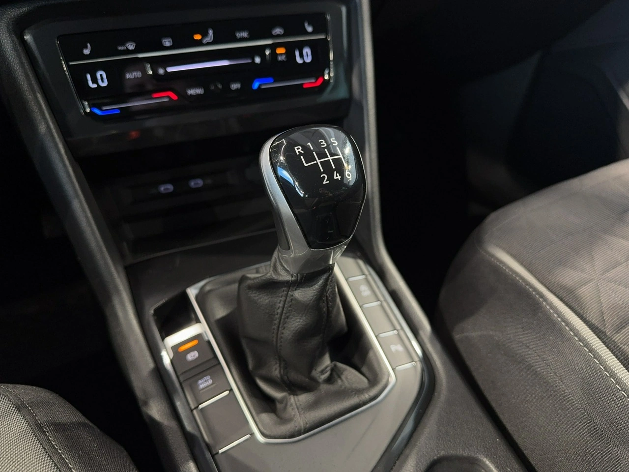 Volkswagen Tiguan - Zdjęcie 24