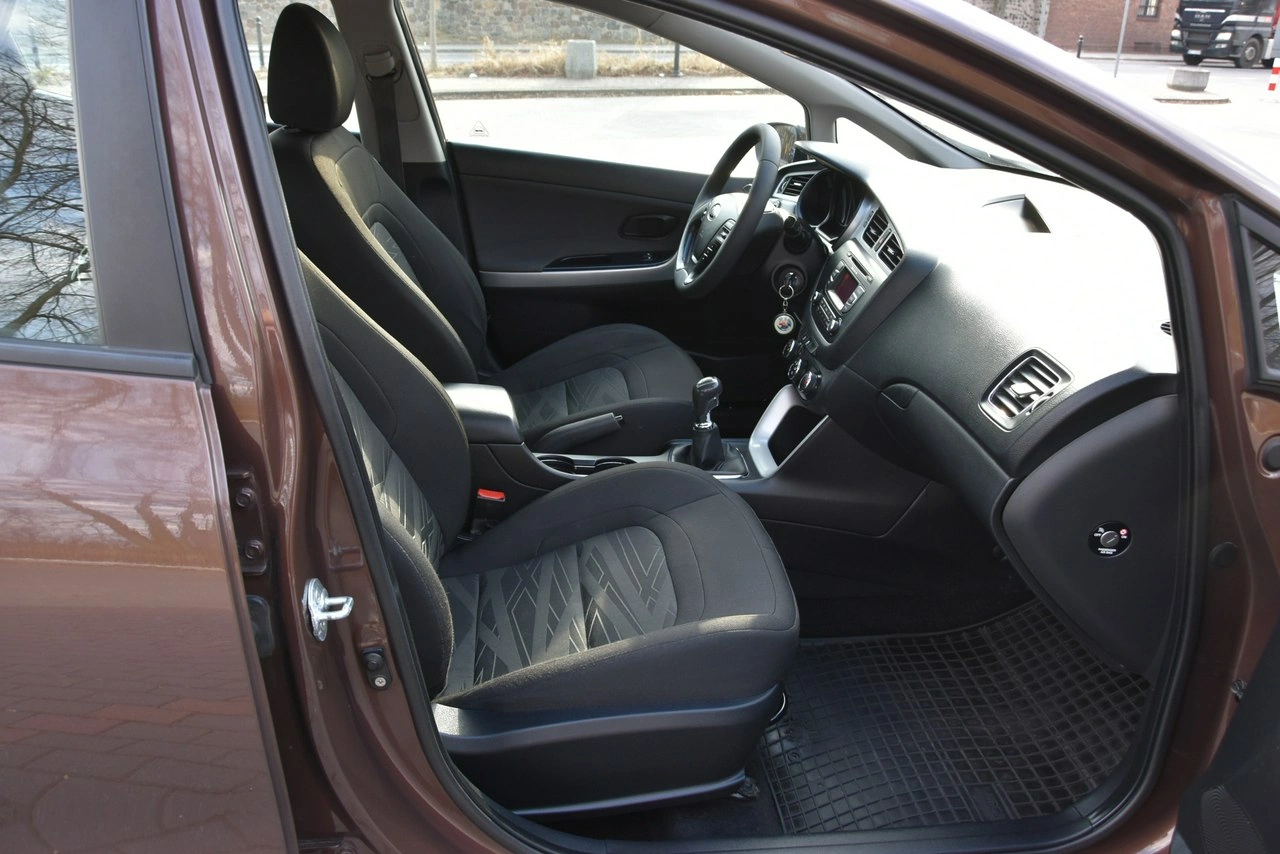 Kia Ceed - Zdjęcie 9