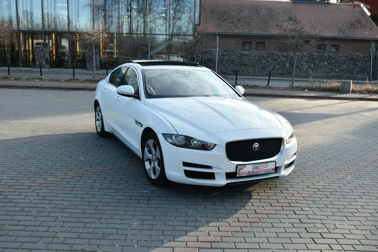 Jaguar XE - Zdjęcie 14