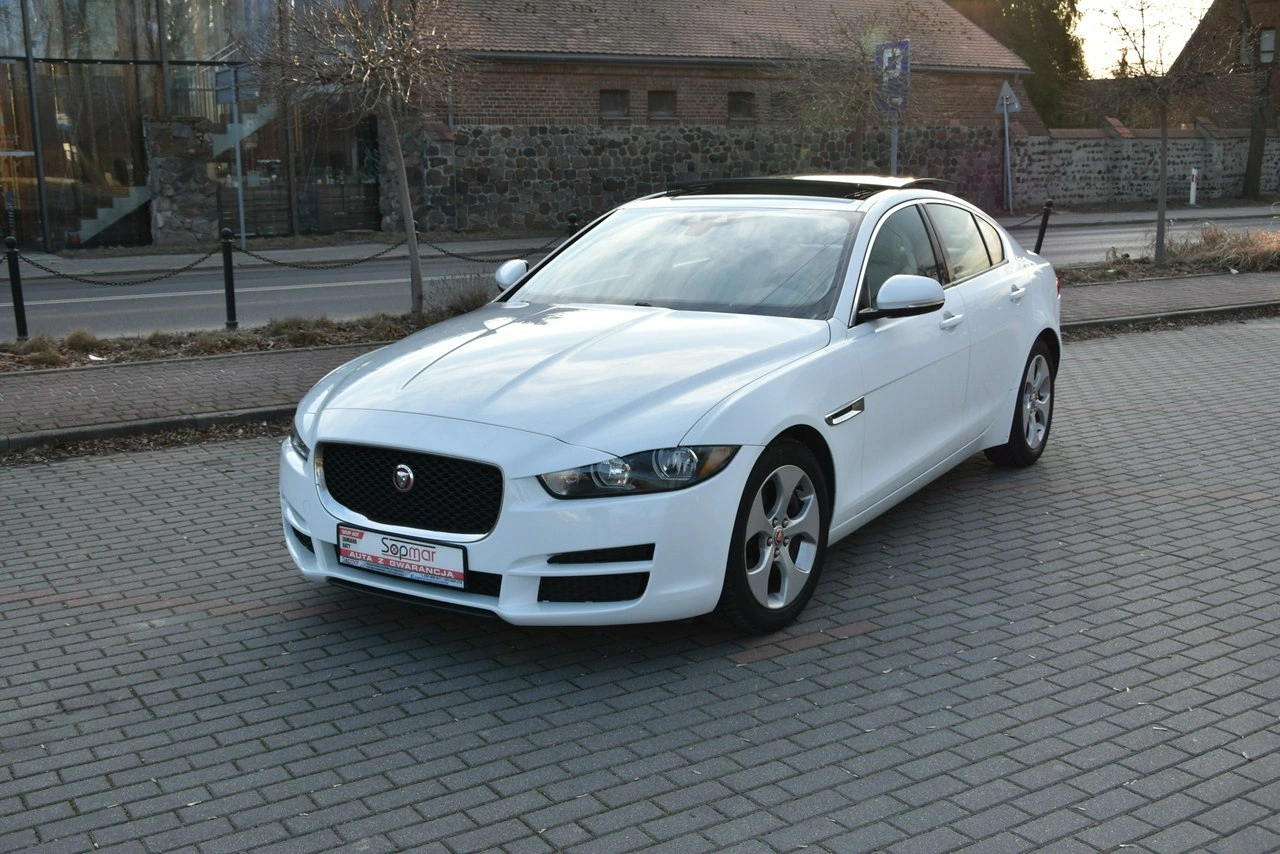 Jaguar XE - Zdjęcie 15