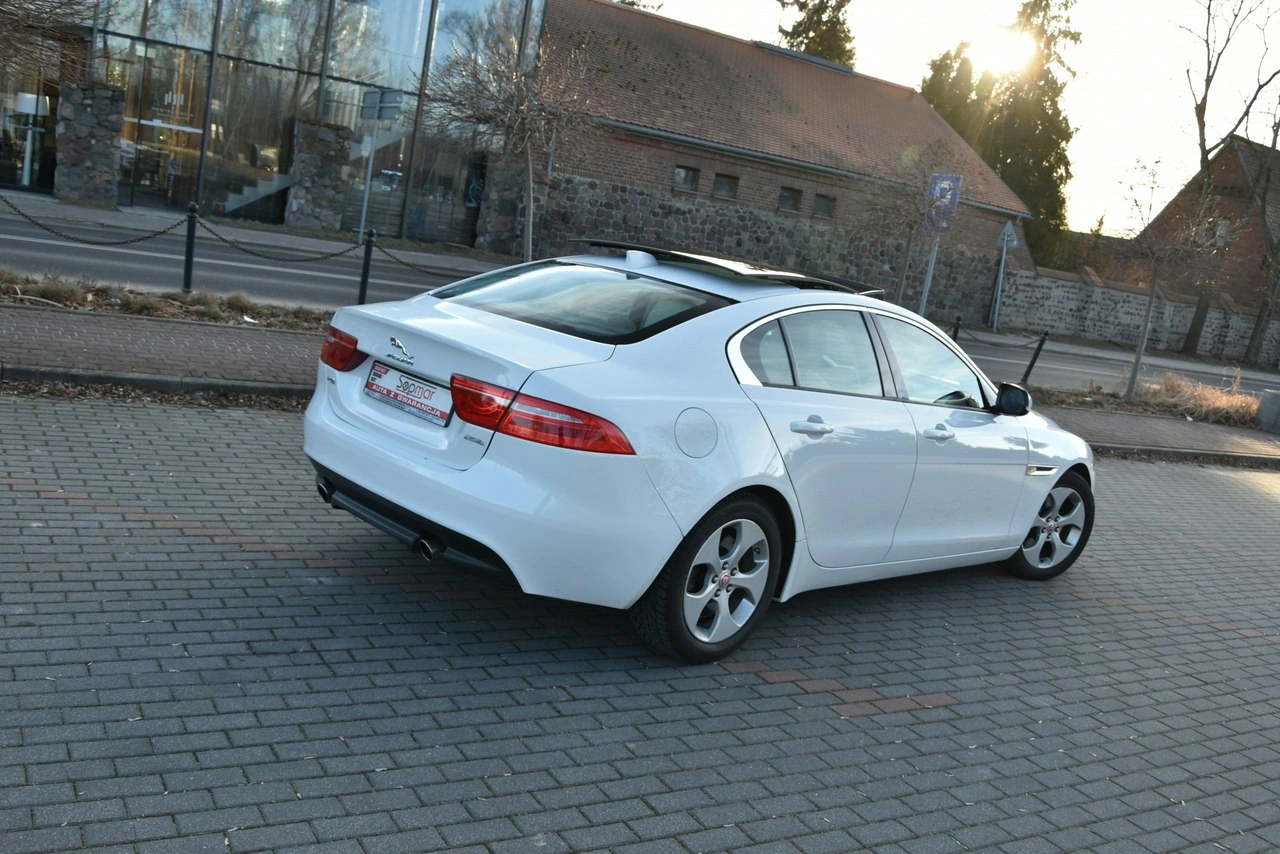 Jaguar XE - Zdjęcie 18