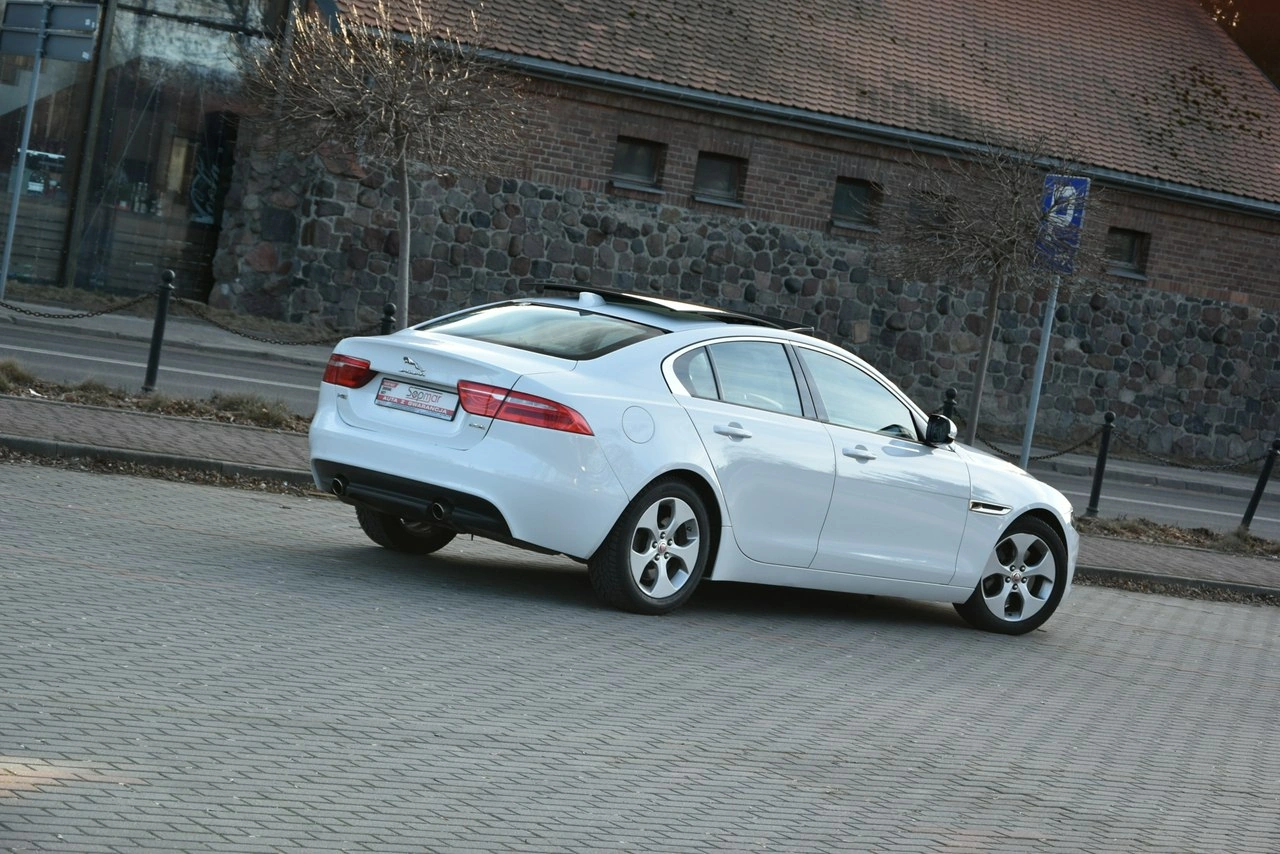 Jaguar XE - Zdjęcie 19