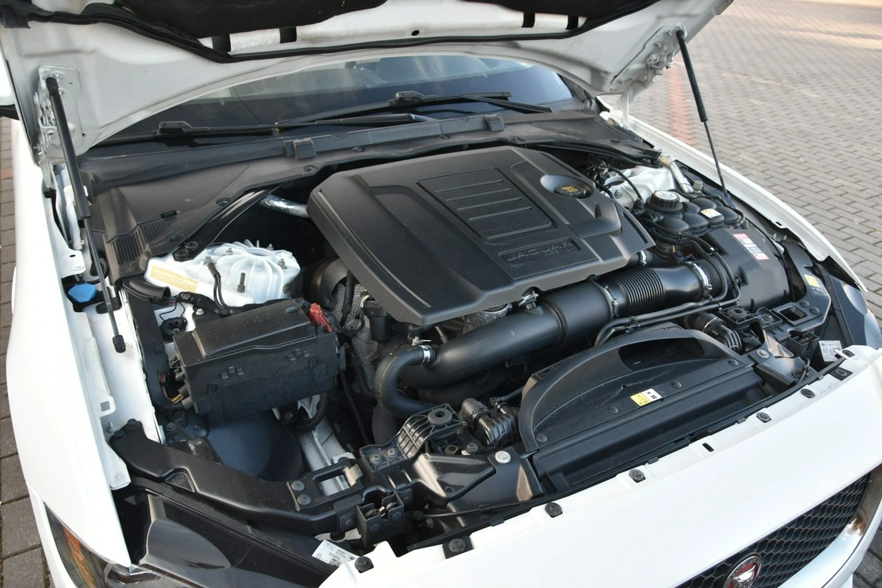 Jaguar XE - Zdjęcie 22