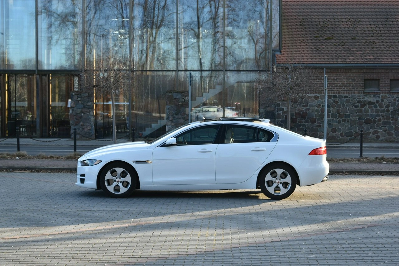 Jaguar XE - Zdjęcie 2