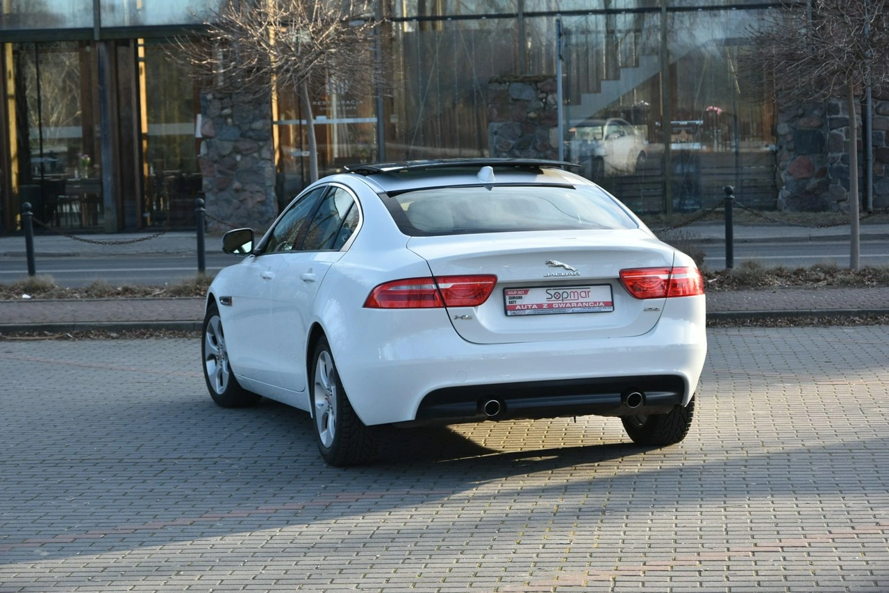 Jaguar XE - Zdjęcie 3