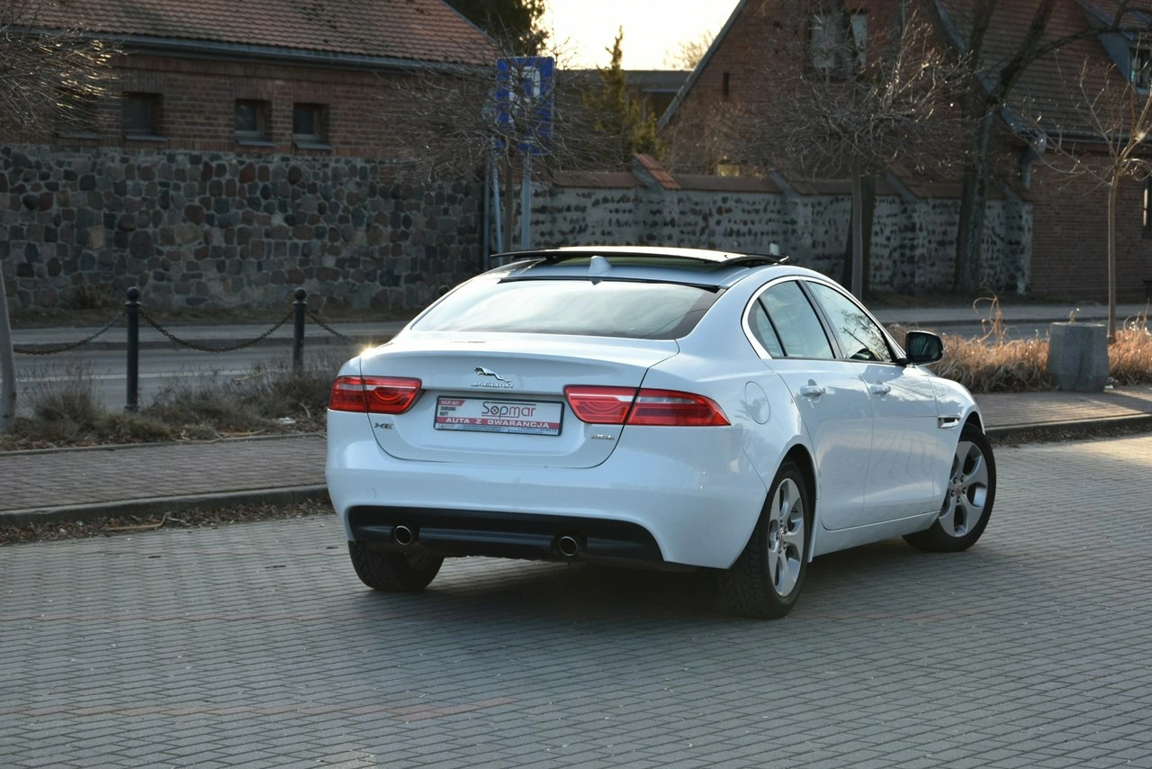 Jaguar XE - Zdjęcie 4