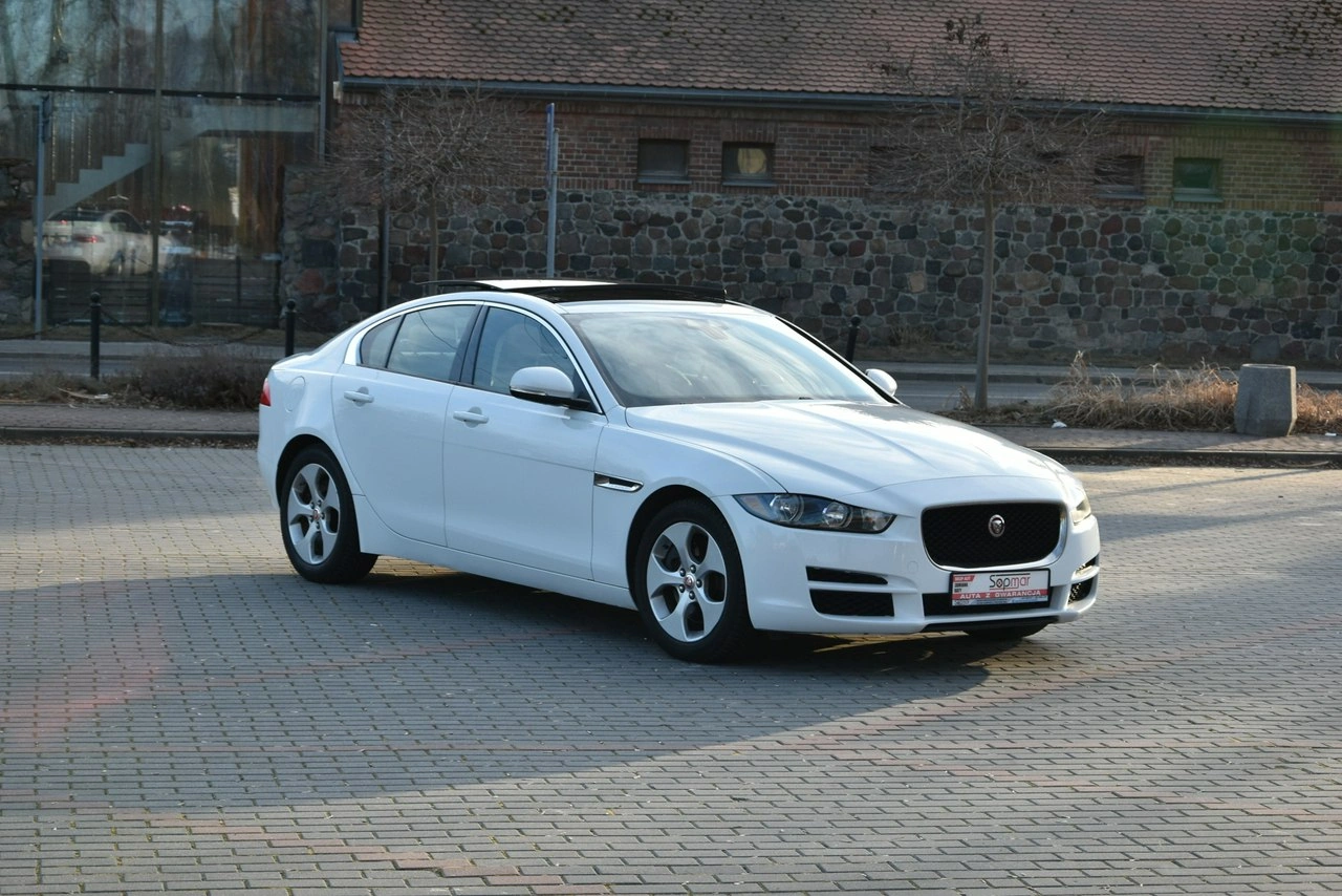 Jaguar XE - Zdjęcie 6