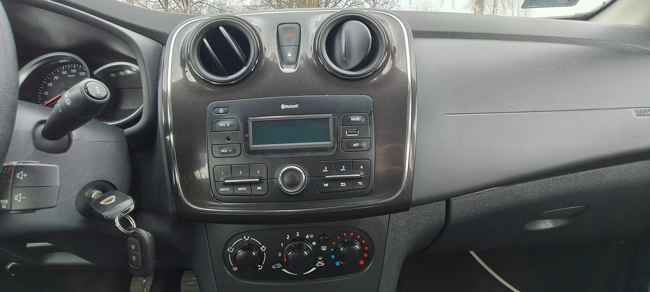 Dacia Sandero - Zdjęcie 8
