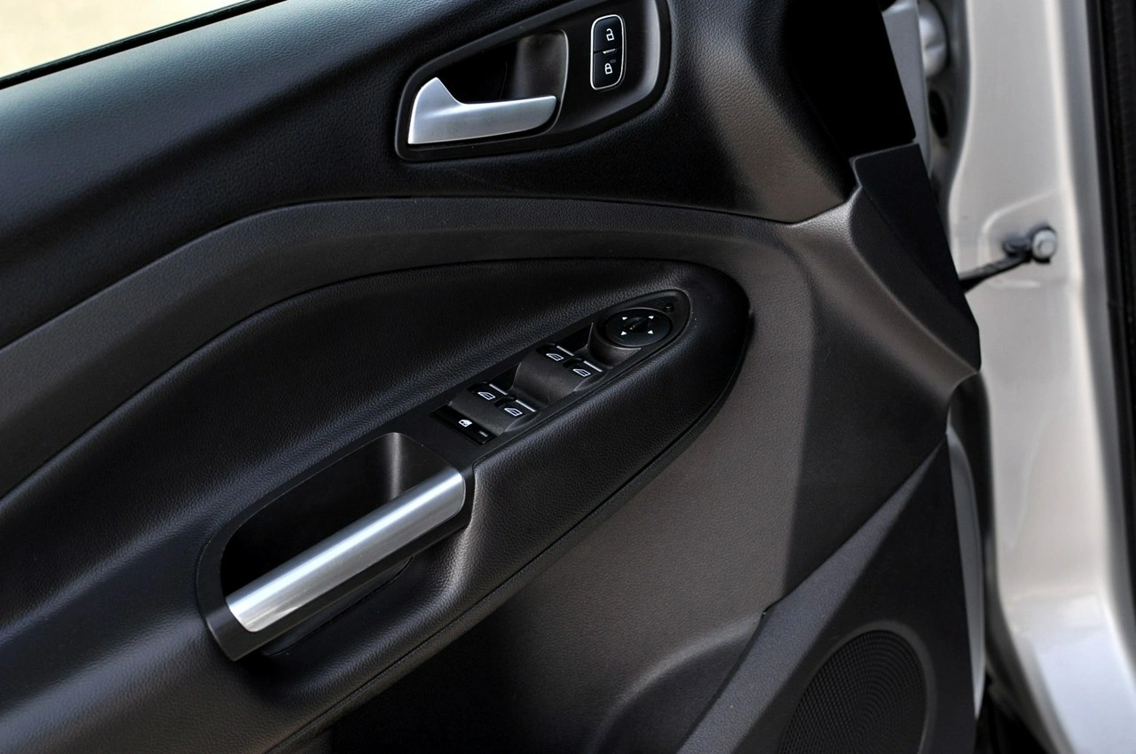 Ford Kuga - Zdjęcie 10