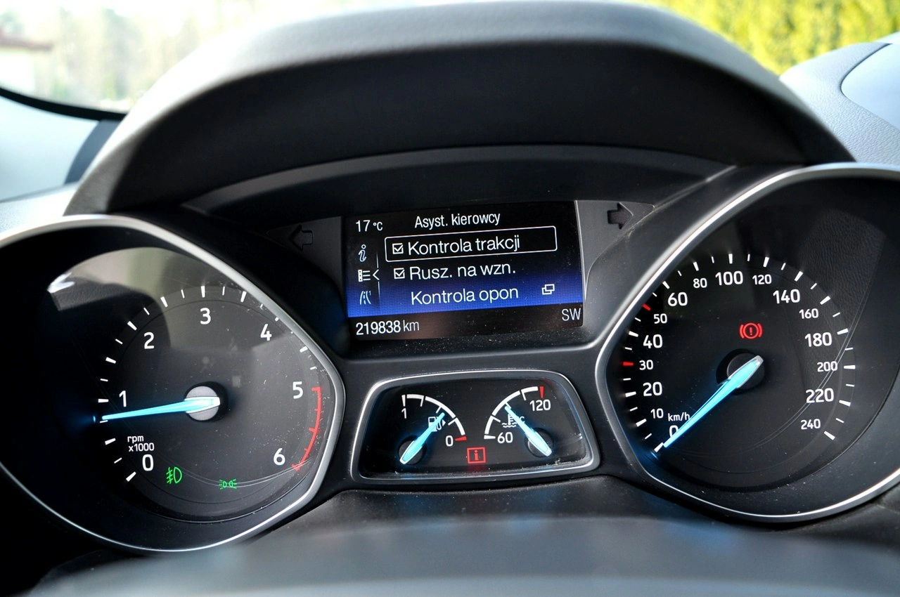 Ford Kuga - Zdjęcie 21