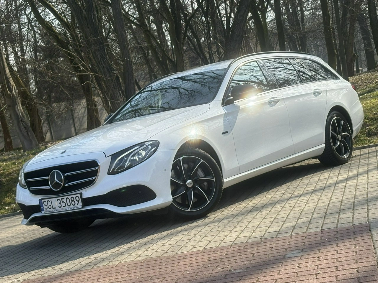 Mercedes E 300 - Główne zdjęcie