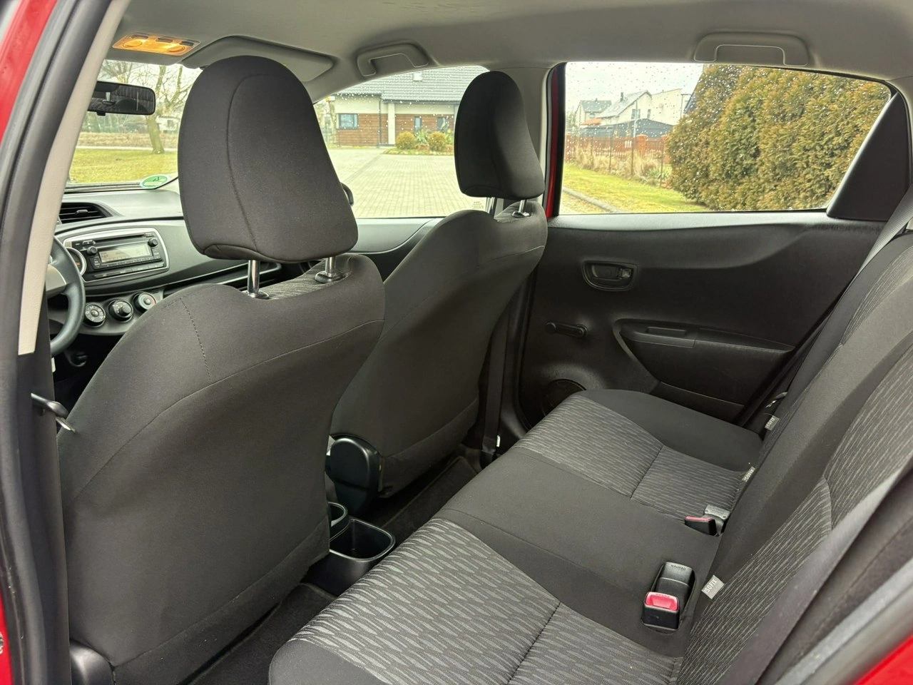 Toyota Yaris - Zdjęcie 9