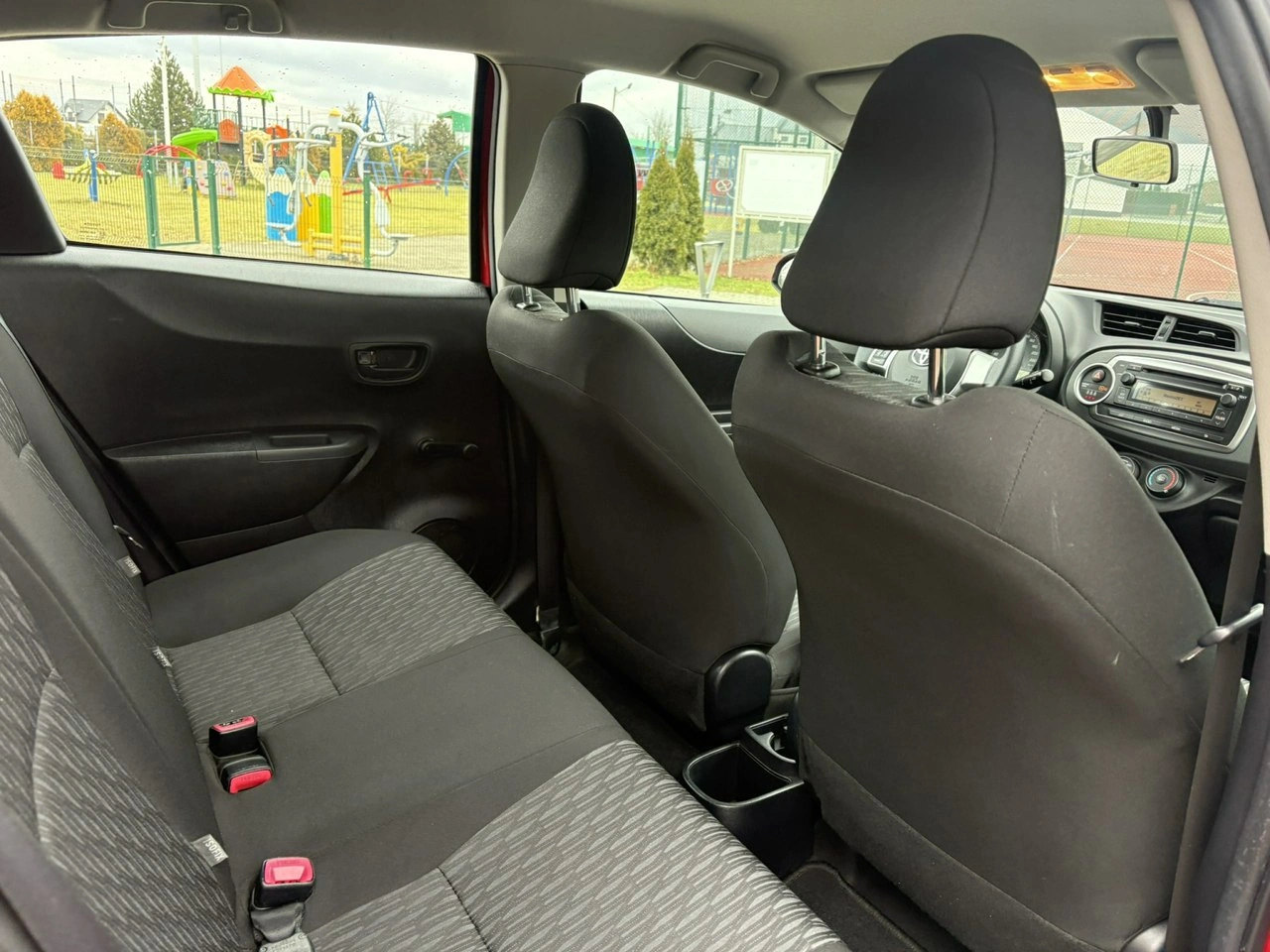 Toyota Yaris - Zdjęcie 11