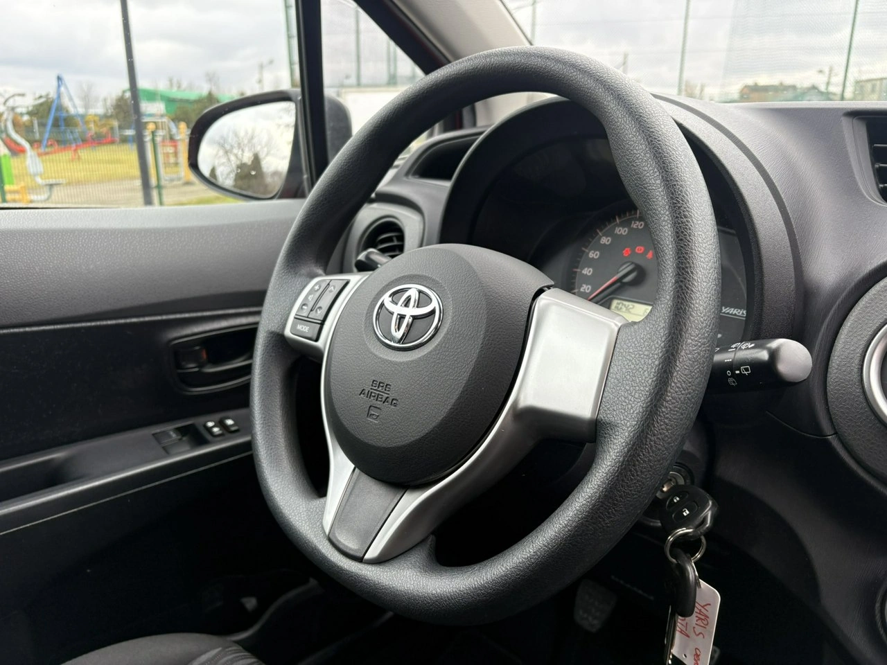 Toyota Yaris - Zdjęcie 13
