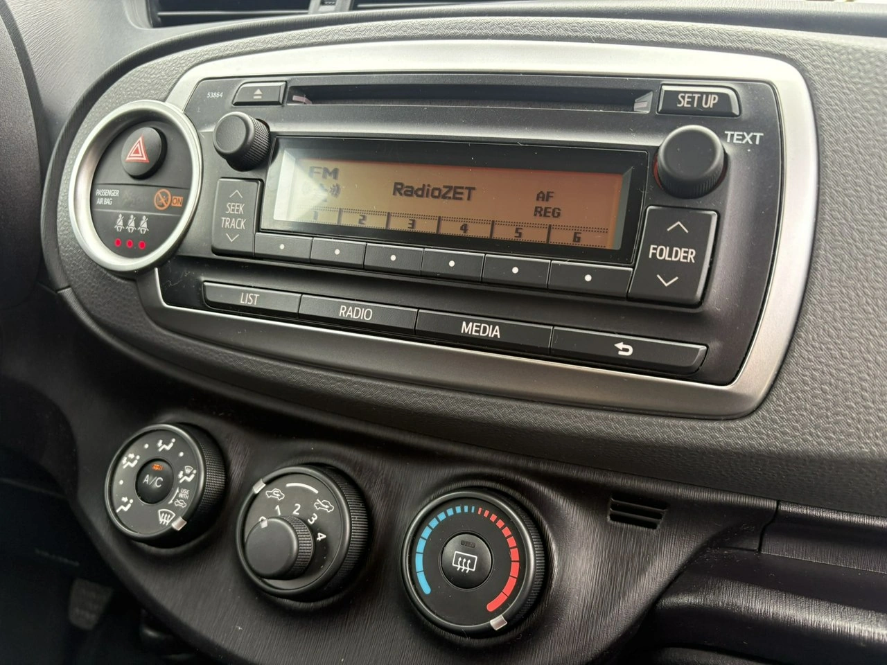 Toyota Yaris - Zdjęcie 14