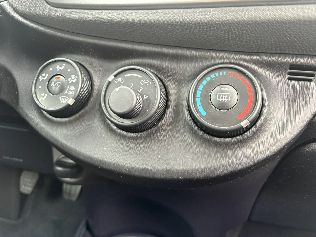 Toyota Yaris - Zdjęcie 15