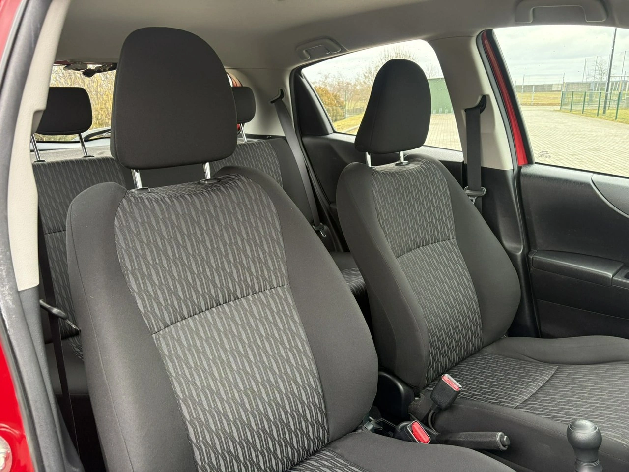 Toyota Yaris - Zdjęcie 18