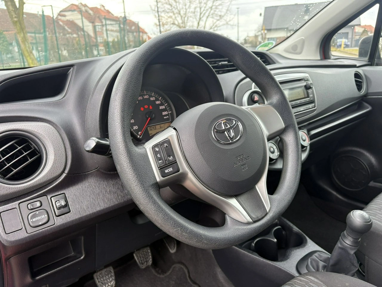 Toyota Yaris - Zdjęcie 22