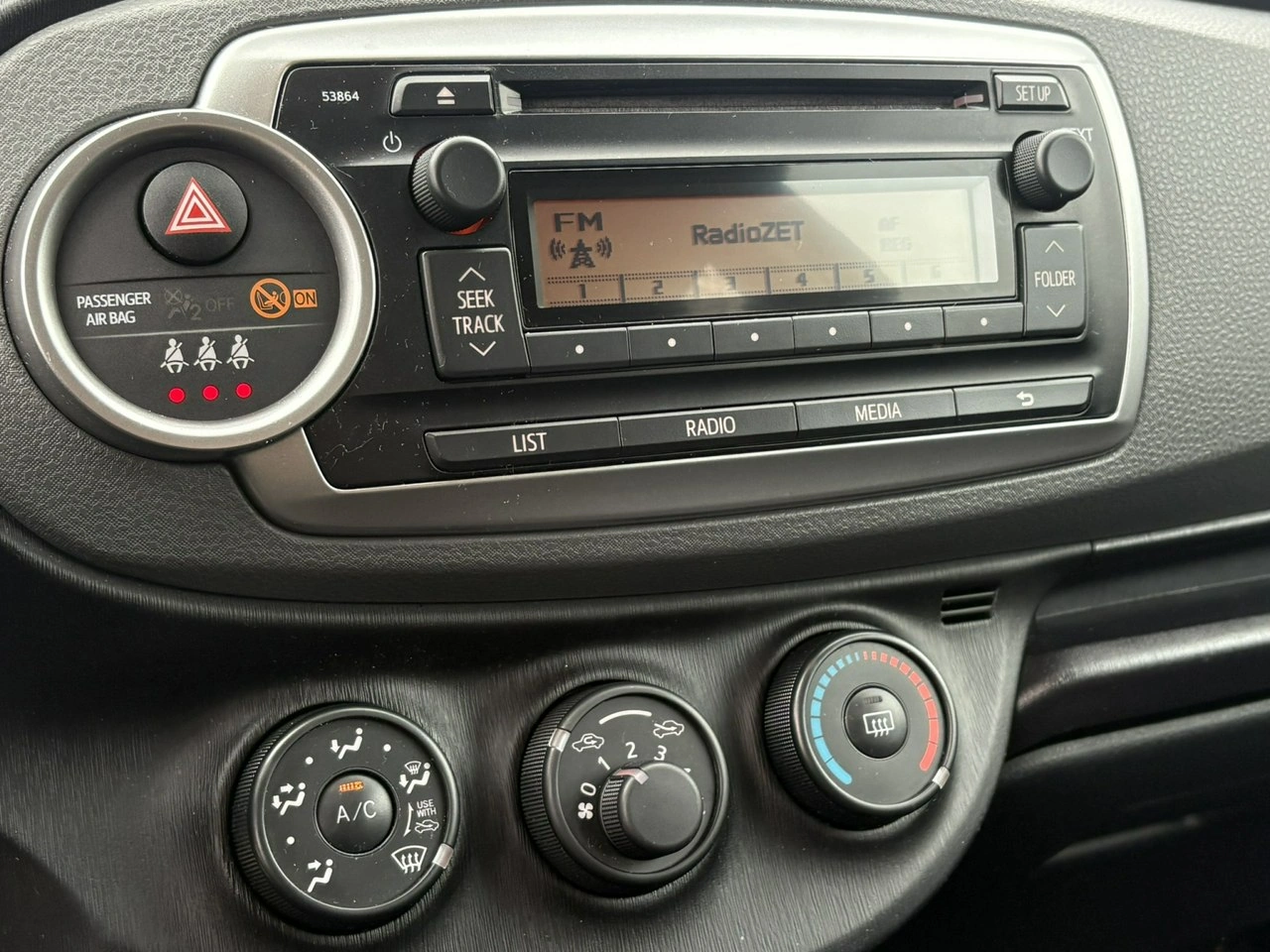 Toyota Yaris - Zdjęcie 24