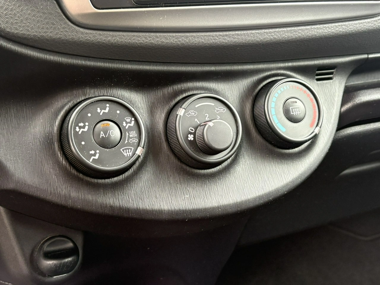 Toyota Yaris - Zdjęcie 25