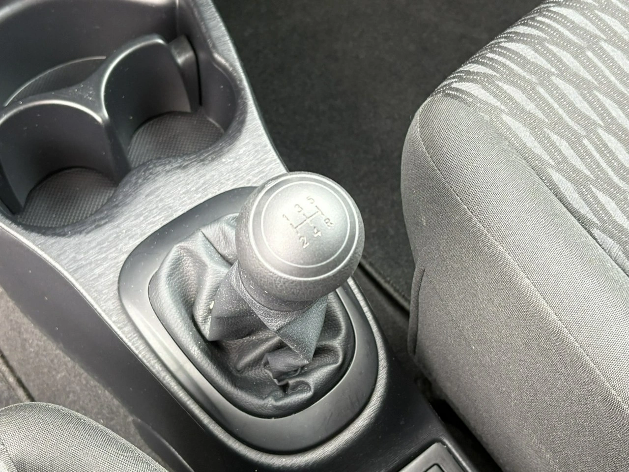 Toyota Yaris - Zdjęcie 26