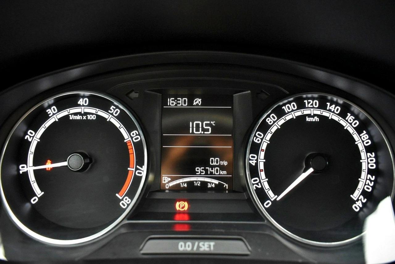 Skoda RAPID - Zdjęcie 14