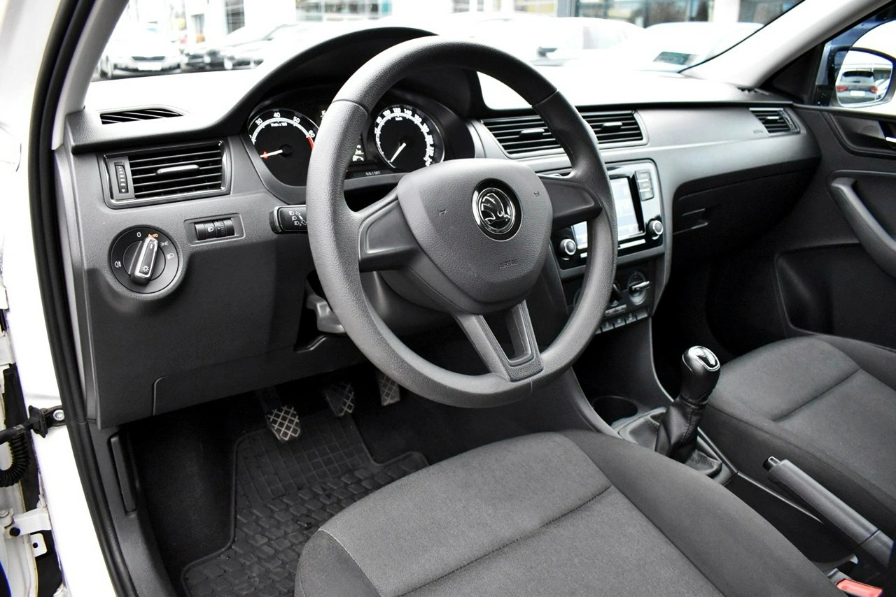 Skoda RAPID - Zdjęcie 8