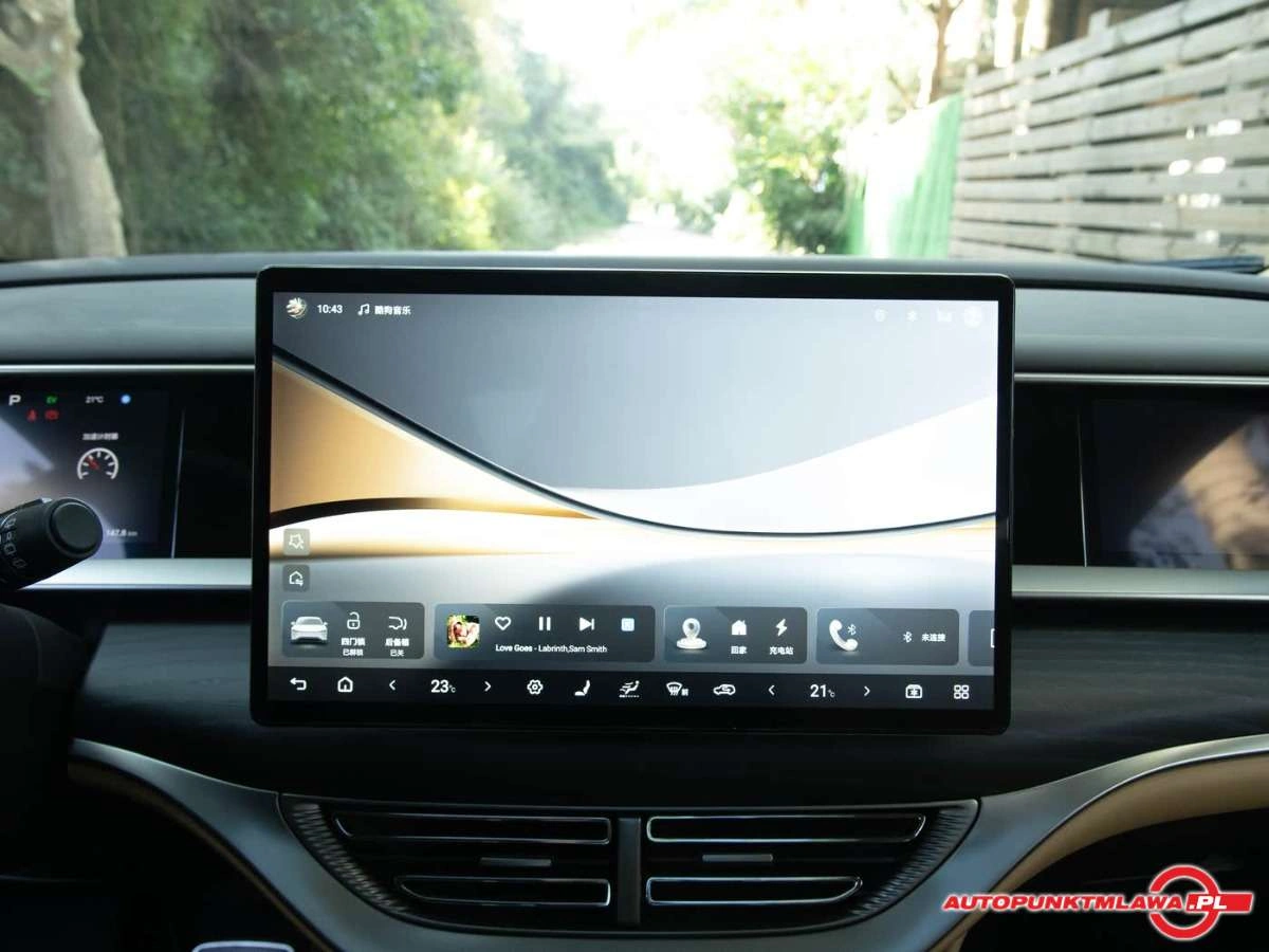 Denza D9 - Zdjęcie 10