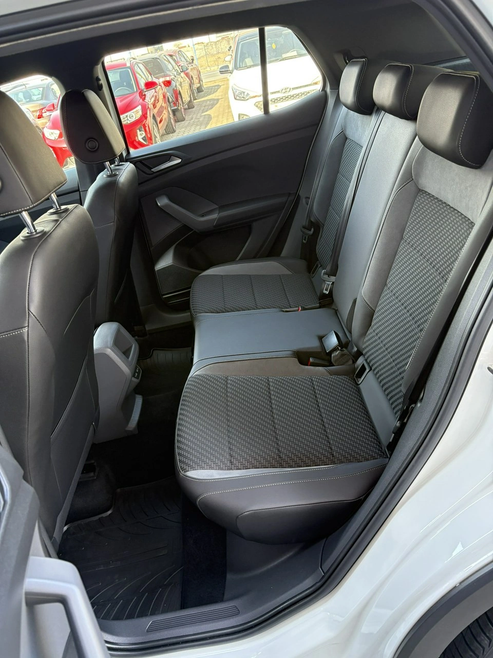 Volkswagen T-Cross - Zdjęcie 17